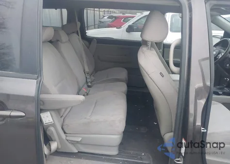 2015 Kia Sedona Lx из США, поврежденный, VIN KNDMB5C10F6036774